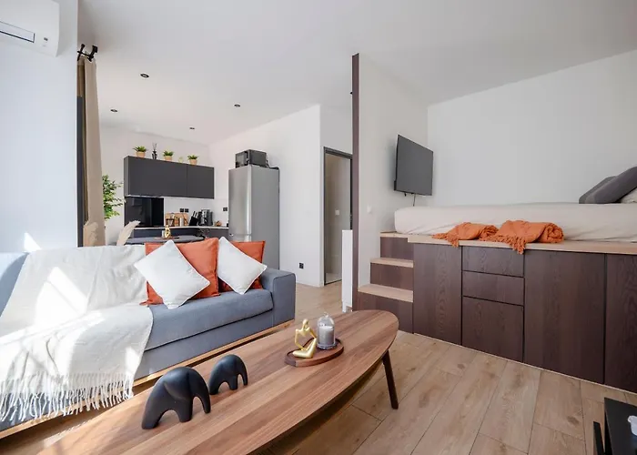 Renovated Studio Walking Distance To Paris