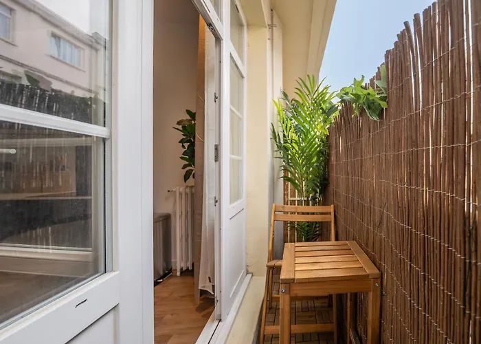 Renovated Studio Walking Distance To Paris