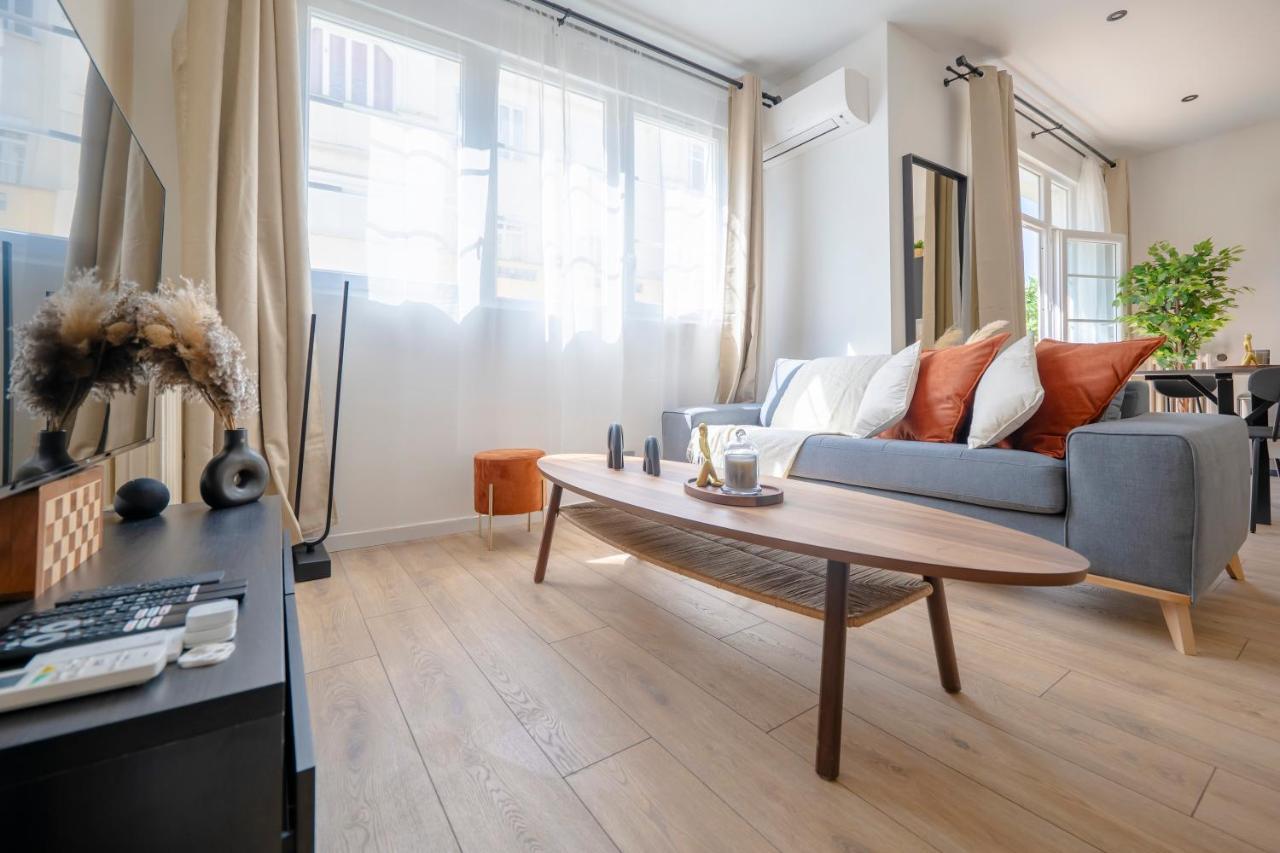 Renovated Walking Distance To Paris Apartment *