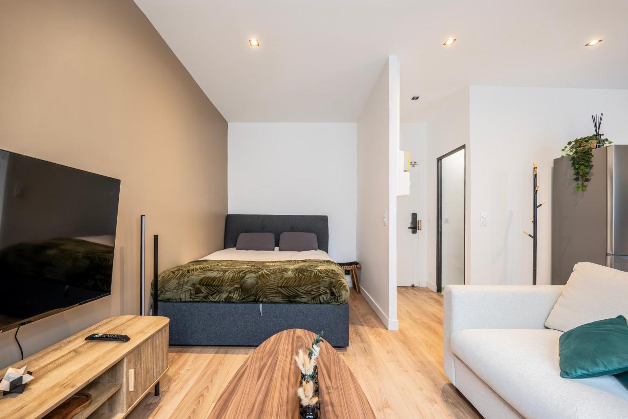 Apartment Renovated Walking Distance To Paris