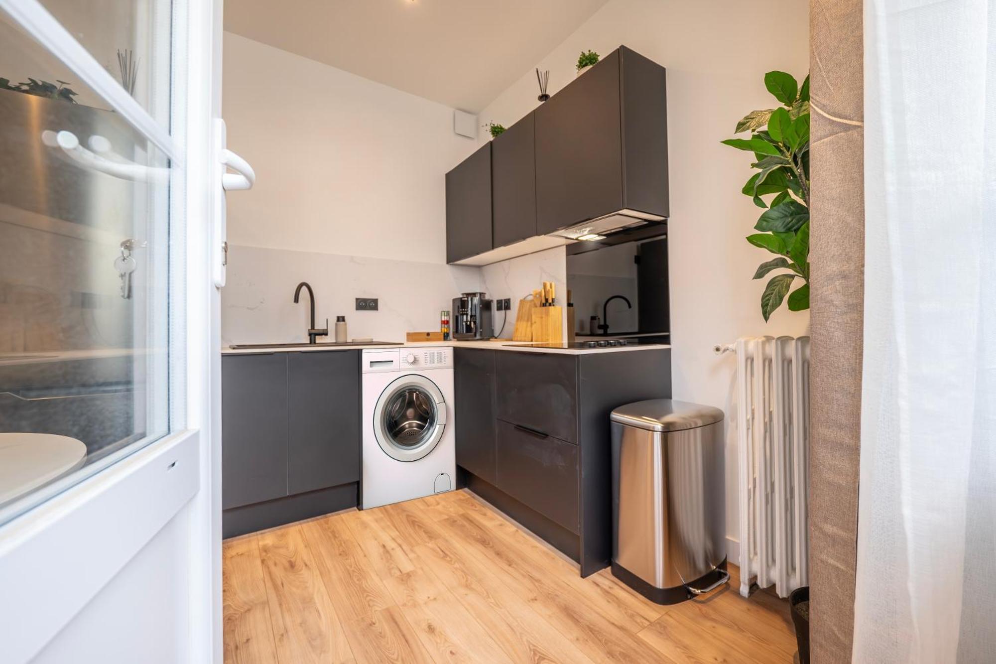 Apartment Renovated Walking Distance To Paris
