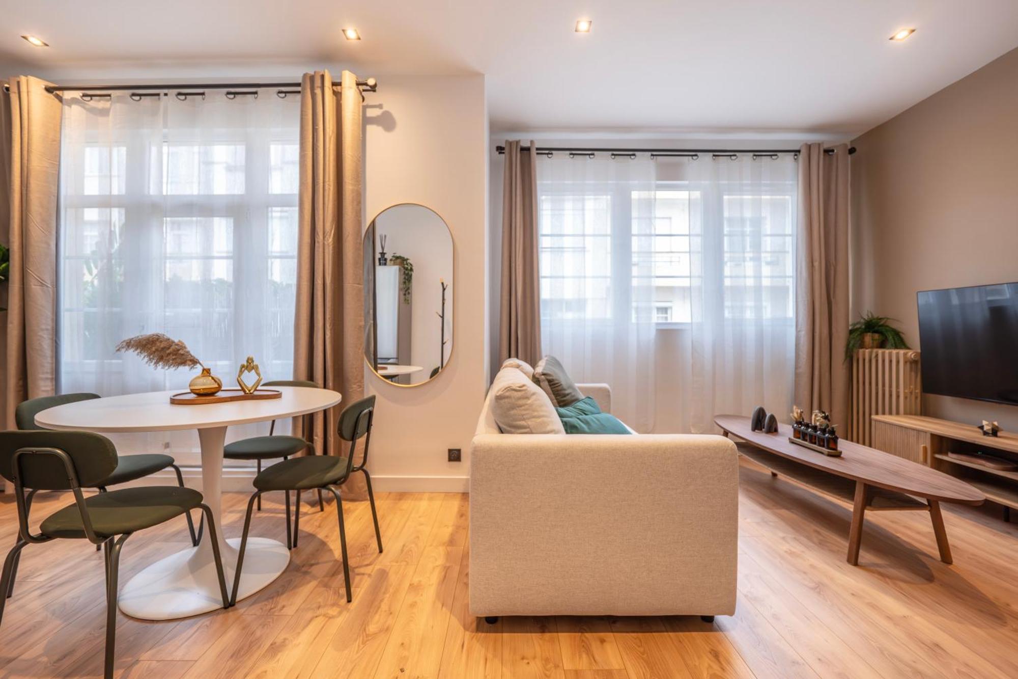 Renovated Walking Distance To Paris Apartment *