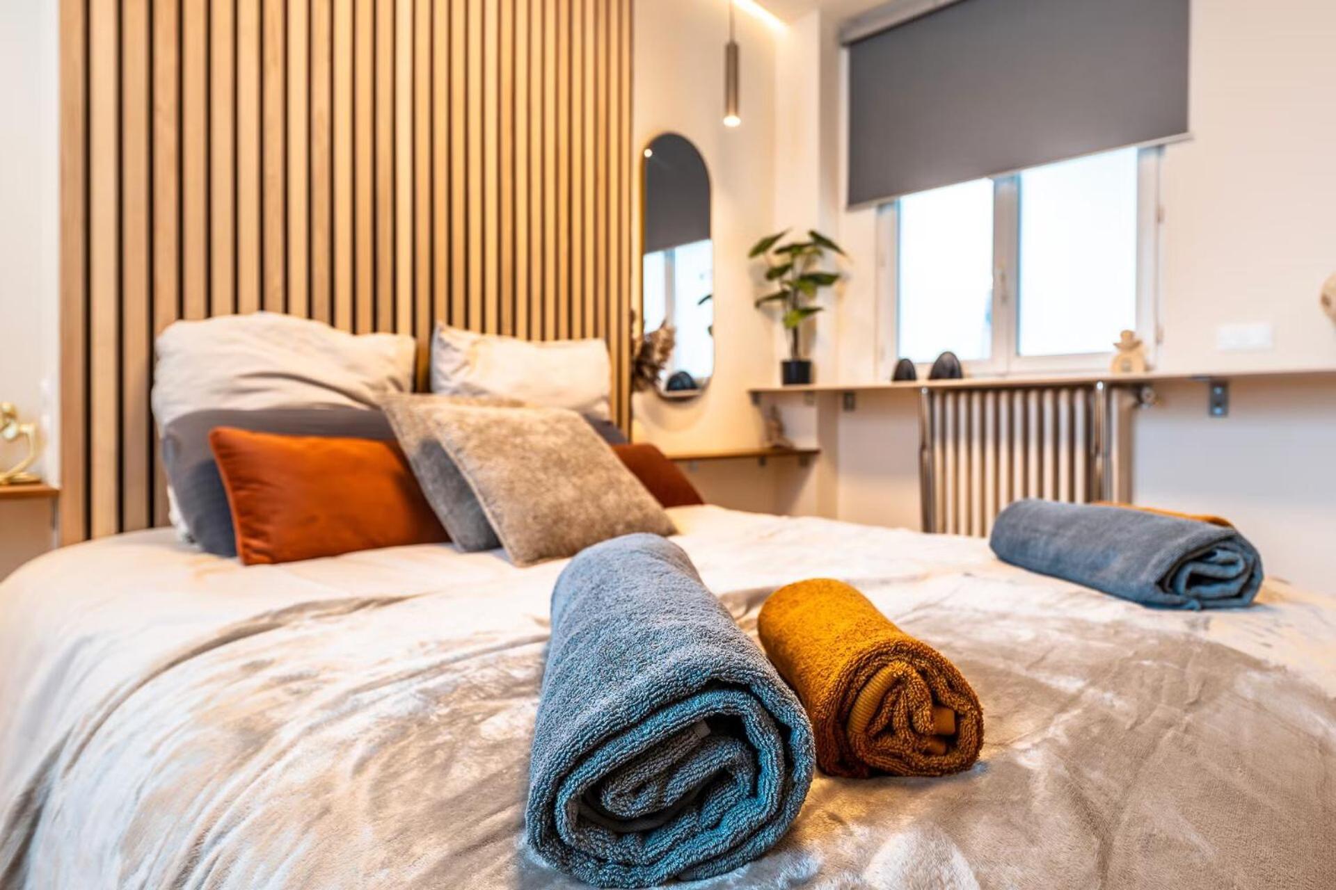 Renovated Walking Distance To Paris *