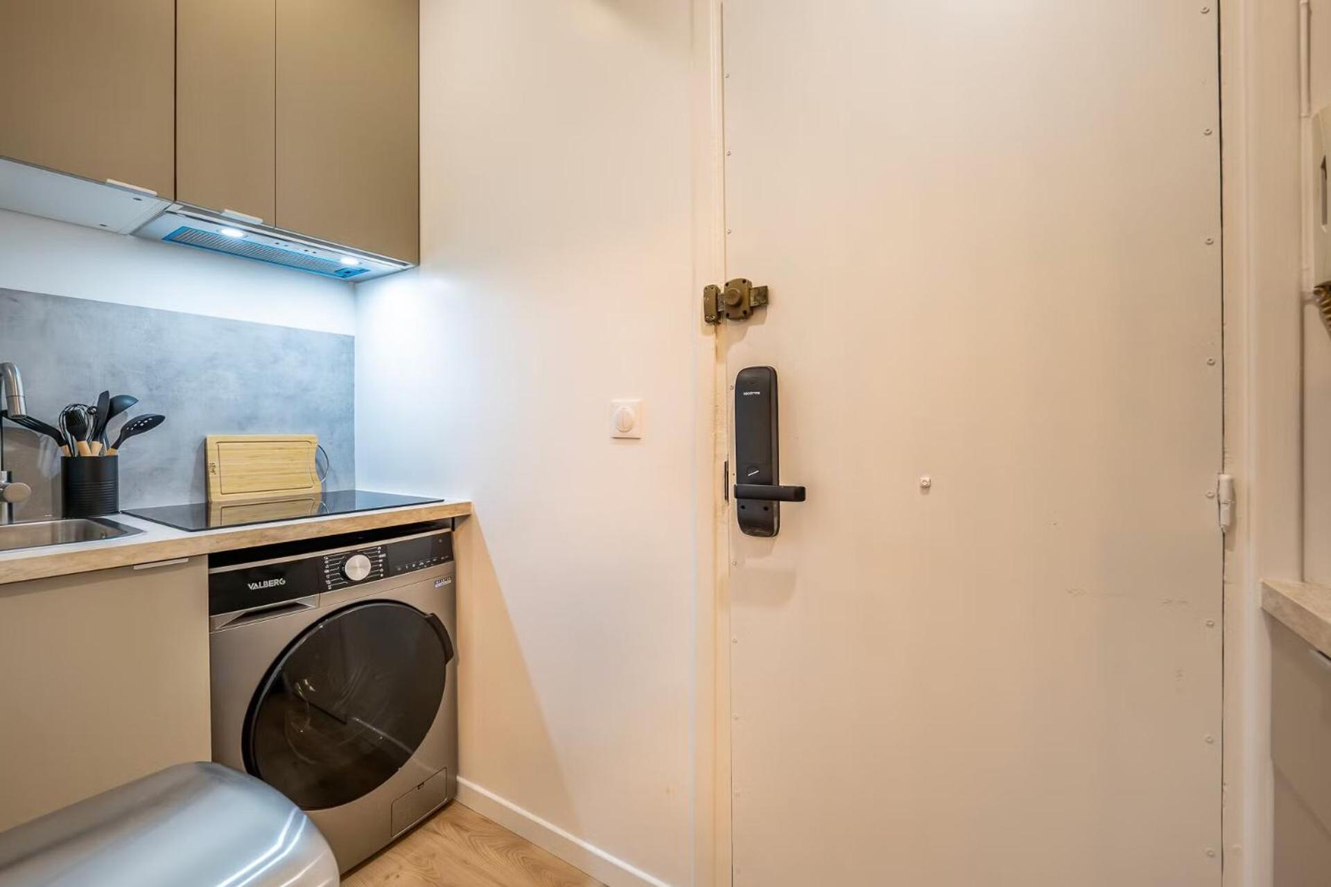 Apartment Renovated Walking Distance To Paris